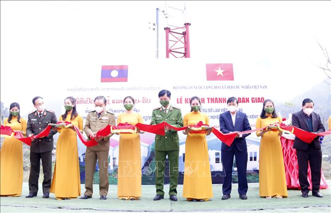 Bộ Công an Việt Nam bàn giao trụ sở công an bản đầu tiên cho Bộ Công an Lào