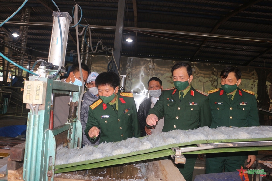 Bộ tư lệnh Quân khu 4 kiểm tra các đơn vị thực hiện nhiệm vụ tại Lào