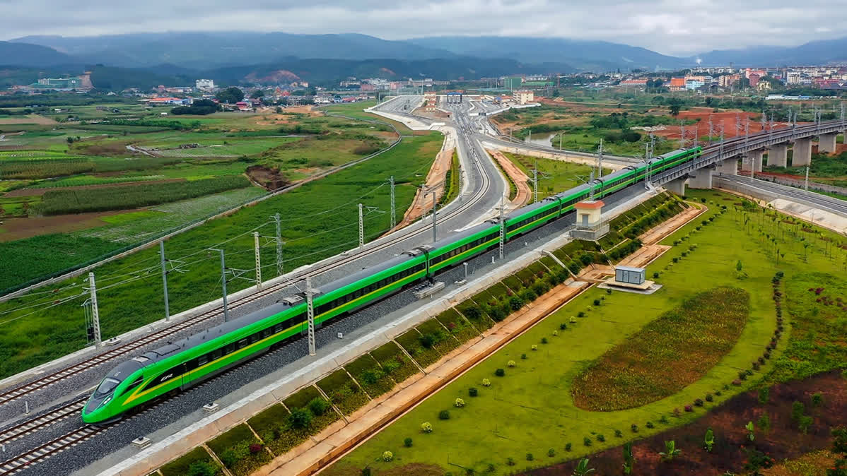 Tuyến tàu Lào-Trung sau 1 tháng: Hàng nghìn tấn hàng hóa không ngừng chảy sang Trung Quốc