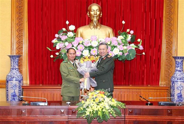 Tang cuong quan he hop tac giua hai Bo Cong an Viet Nam-Lao hinh anh 2