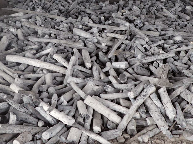 Lào yêu cầu dừng cấp phép vận chuyển than củi để xuất khẩu