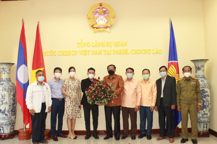Tổng Lãnh sự quán Việt Nam tại Paksé đón các đoàn đến chúc tết nguyên đán Nhâm Dần 2022