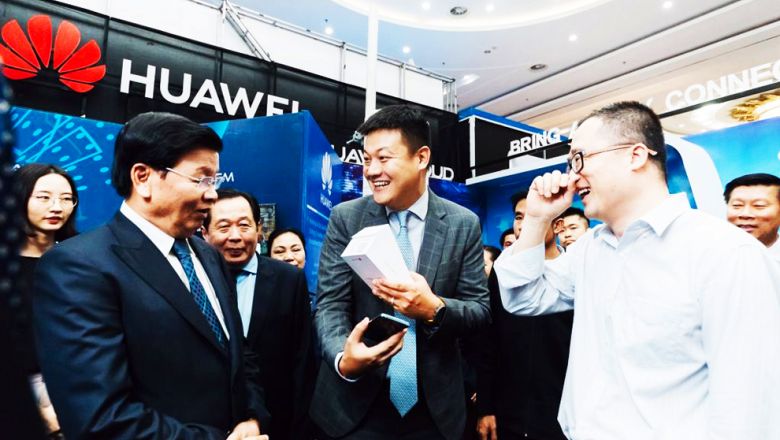 Huawei triển lãm thành tựu công nghệ tại Lào