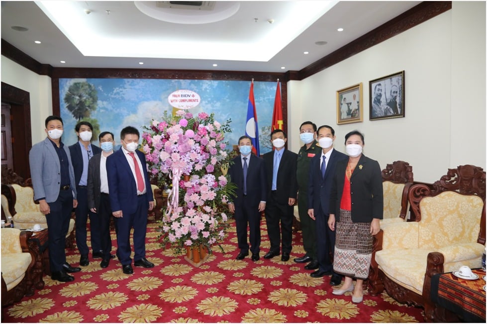 Phó Tổng giám đốc ngân hàng BIDV thăm Đại sứ quán Lào tại Việt Nam