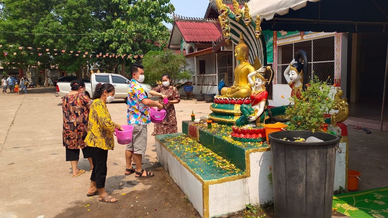 Không khí năm mới ở Vientiane trầm lắng
