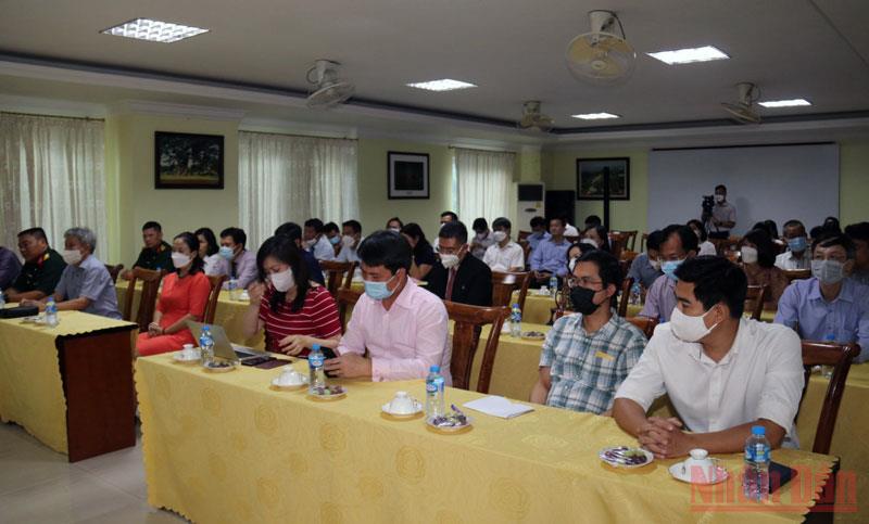 Bộ trưởng Ngoại giao Bùi Thanh Sơn thăm Đại sứ quán Việt Nam tại Lào -0