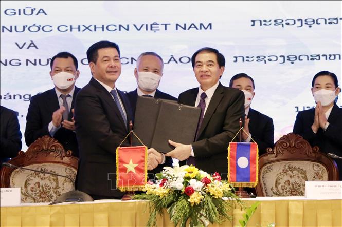 Việt Nam – Lào tăng cường hợp tác phát triển thương mại biên giới