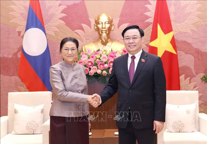 Chủ tịch Quốc hội Vương Đình Huệ tiếp Phó Chủ tịch nước Lào Pany Yathotou