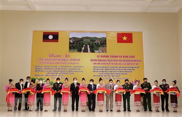 Bao chi Lao ca ngoi ve tinh doan ket dac biet Lao-Viet Nam hinh anh 1