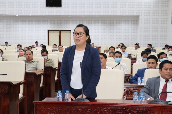 Bí thư Thành ủy TPHCM gặp gỡ, nói chuyện với cựu sinh viên Lào từng học tại TPHCM ảnh 4