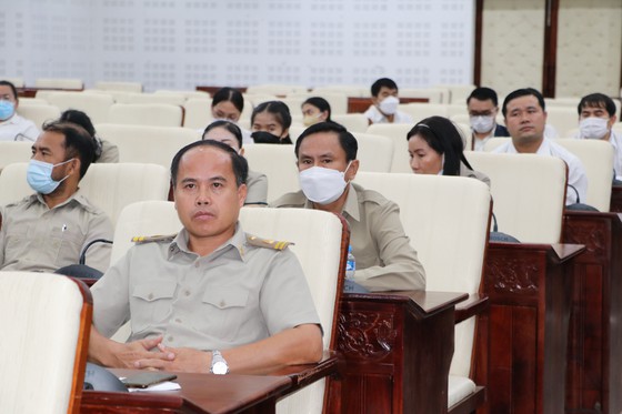 Bí thư Thành ủy TPHCM gặp gỡ, nói chuyện với cựu sinh viên Lào từng học tại TPHCM ảnh 5