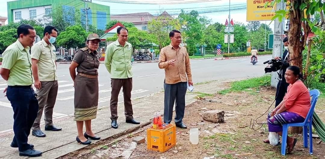 Vientiane cảnh báo tình trạng bán lẻ xăng để trục lợi