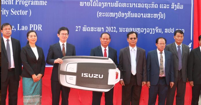 Nhật Bản tài trợ xe công vụ cho Bộ Công an Lào