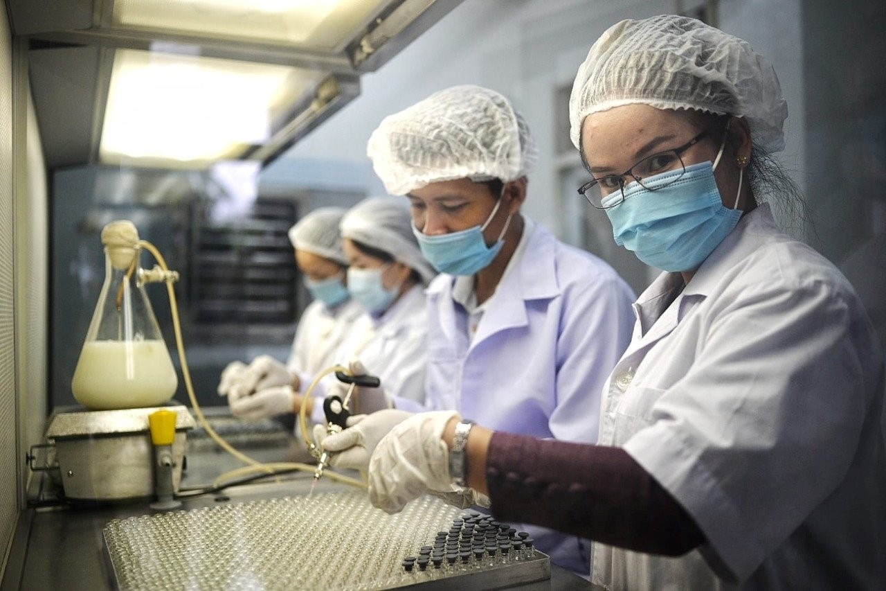 Lào có thể sản xuất 10 triệu liều vaccine thú y mỗi năm