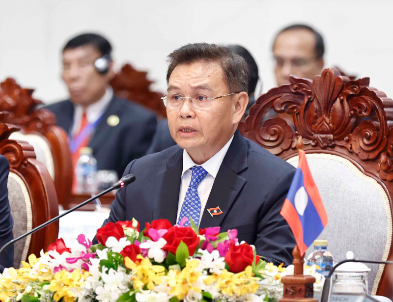 Chủ tịch Quốc hội Vương Đình Huệ hội đàm với Chủ tịch Quốc hội Lào Saysomphone Phomvihan -0