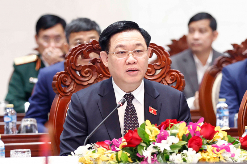 Chủ tịch Quốc hội Vương Đình Huệ hội đàm với Chủ tịch Quốc hội Lào Saysomphone Phomvihan -0