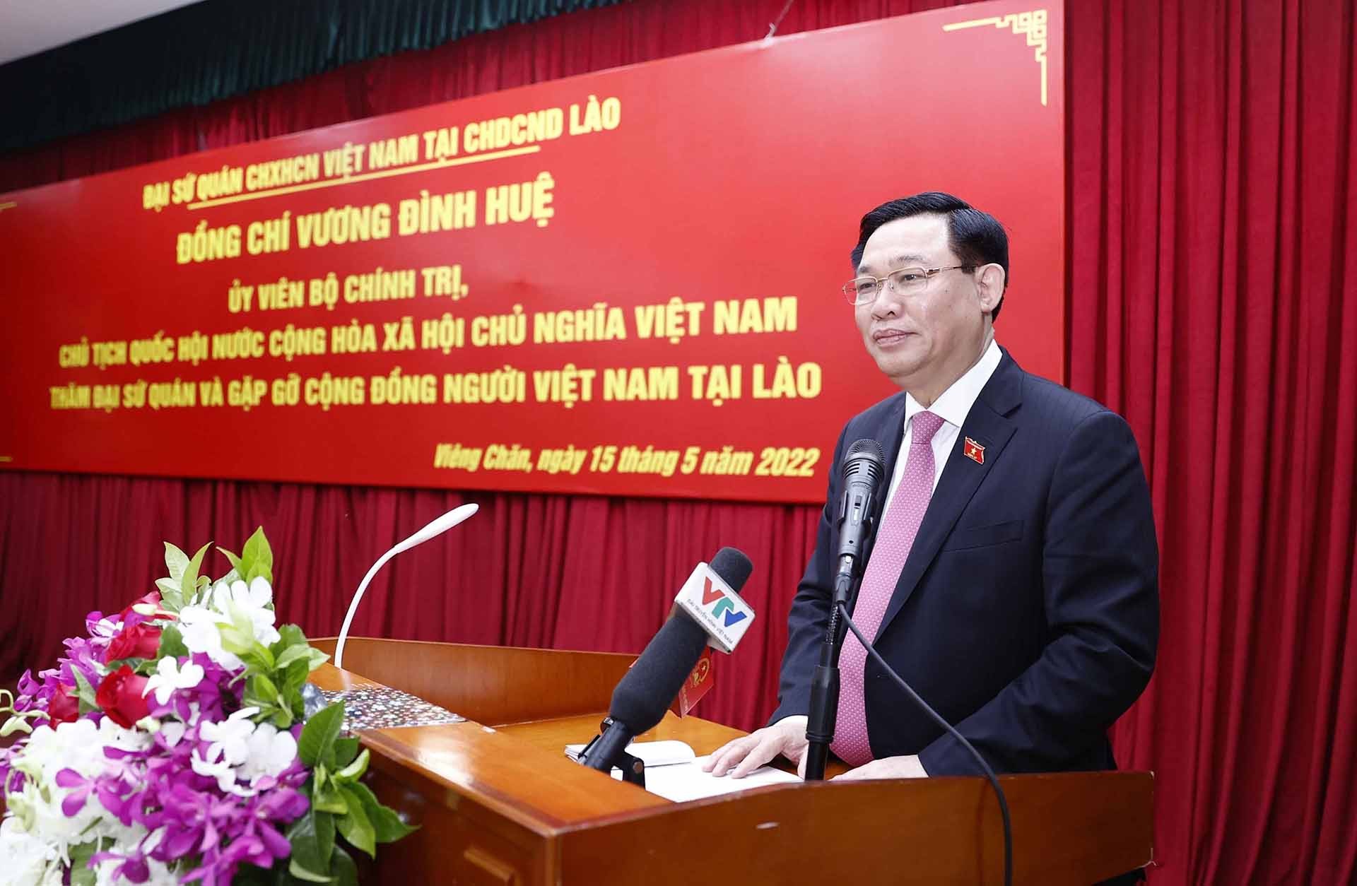 Chủ tịch Quốc hội Vương Đình Huệ nói chuyện với Cộng đồng người Việt Nam tại Lào. (Nguồn: TTXVN) Chủ tịch Quốc hội Vương Đình Huệ nói chuyện với Cộng đồng người Việt Nam tại Lào. (Nguồn: TTXVN)