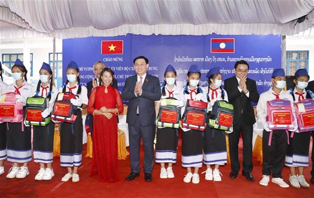 Chuyến thăm Lào của Chủ tịch Quốc hội “thành công tốt đẹp”