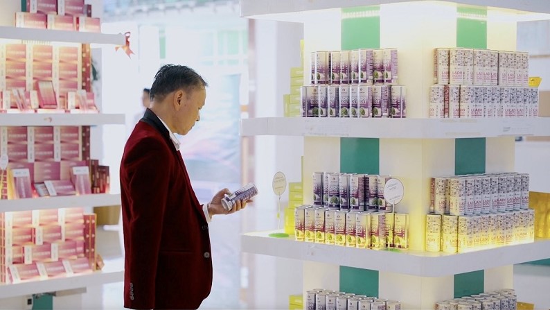 Ladophar đã chính thức gia nhập thị trường nước uống giải khát đóng lon với hai sản phẩm Ladoboost Actiso và Ladoboost UP. 