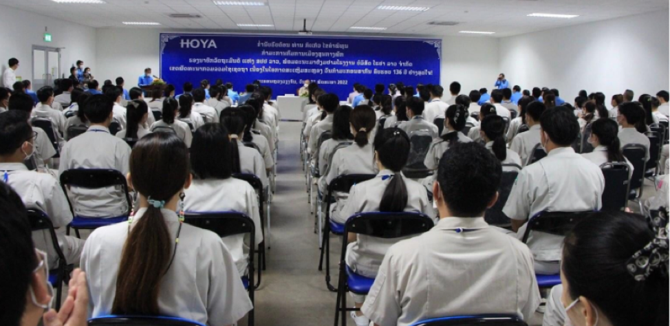 Phó Thủ tướng Lào thị sát vấn đề lao động tại Khu Phức hợp Xaysettha