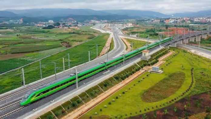 Hơn 400.000 lượt sử dụng đường sắt Lào-Trung sau 6 tháng