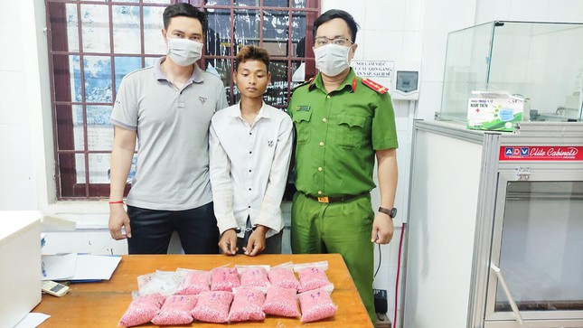 Bắt đối tượng người Lào vận chuyển 66.000 viên ma túy