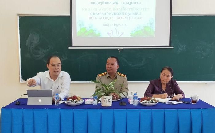 Duy trì hỗ trợ giáo viên Việt Nam giảng dạy Tiếng Việt tại Lào