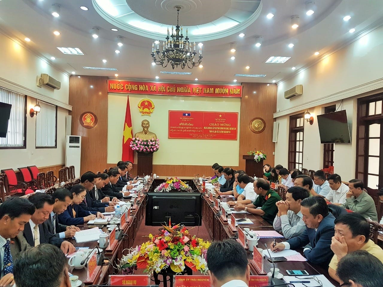 Luang Prabang hợp tác với Việt Nam phát triển hạ tầng kinh tế