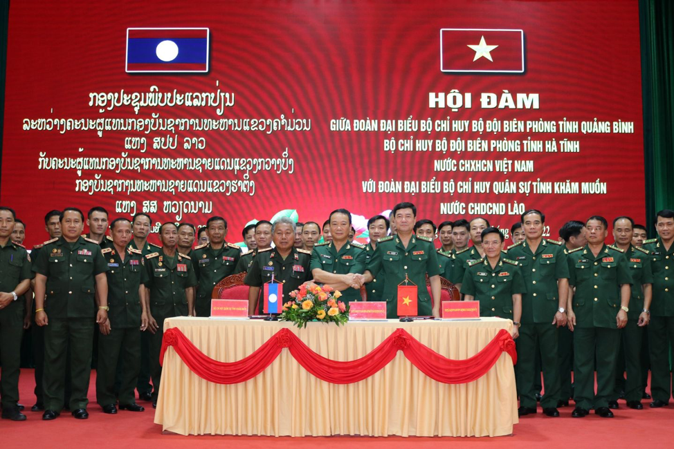 Bộ chỉ huy quân sự tỉnh Khăm Muôn và Bộ chỉ huy bộ đội biên phòng tỉnh Quảng Bình, Hà Tĩnh tổ chức hội đàm