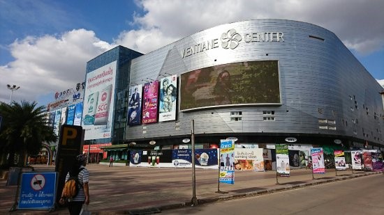 Vientiane Center và 17 công ty, cửa hàng phát hành thẻ ưu đãi V-card