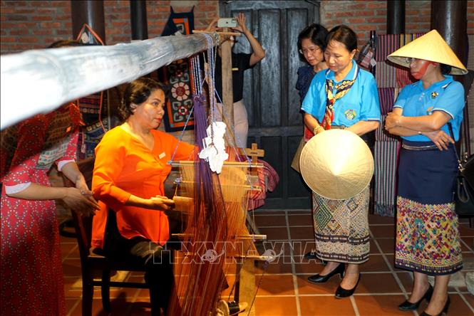 Hội Liên hiệp Phụ nụ nữ Lào thăm hữu nghị tỉnh Quảng Nam