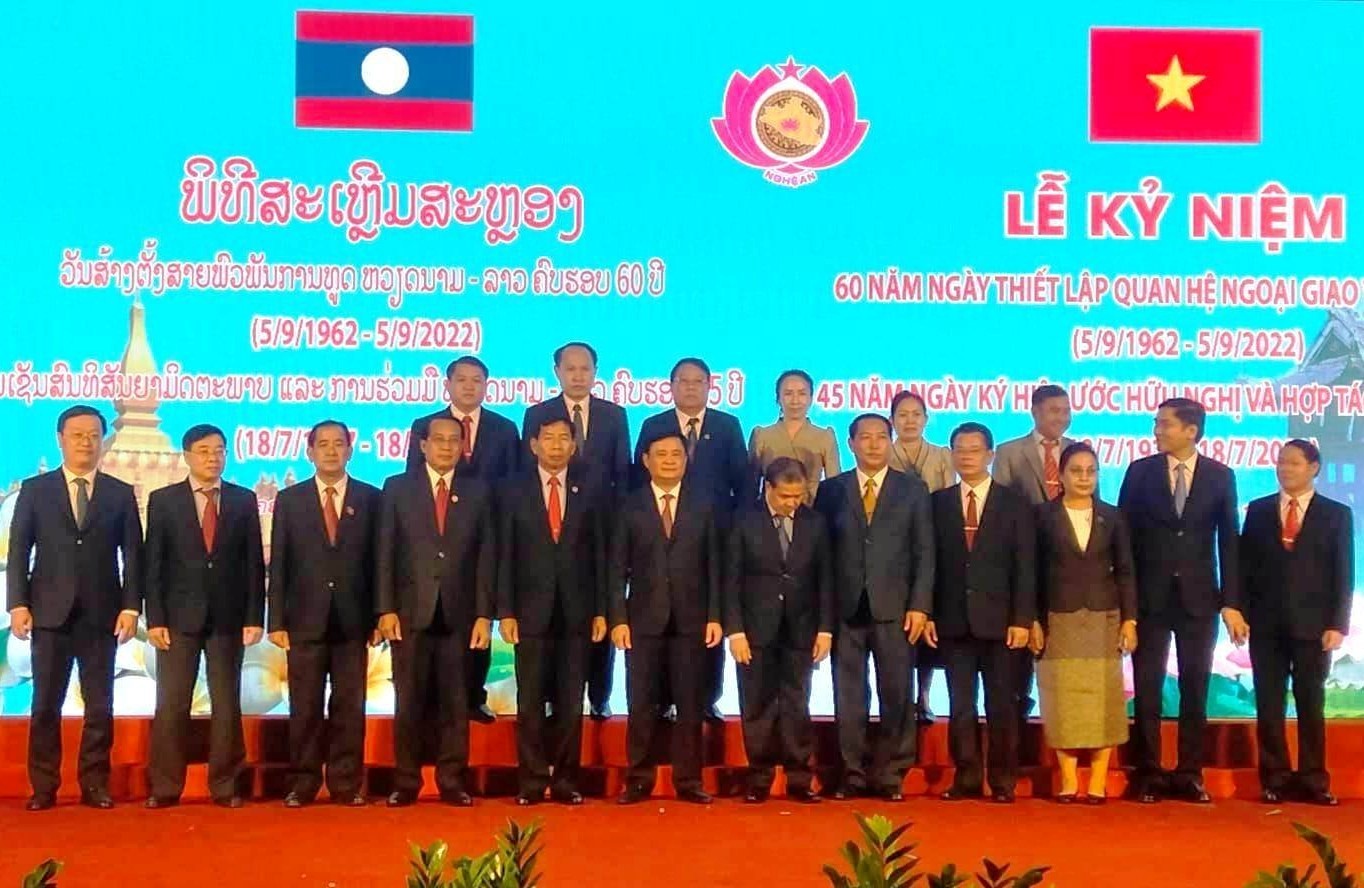 Lãnh đạo 7 tỉnh của Lào đến dự lễ mít tinh kỷ niệm “Năm Hữu nghị Lào – Việt Nam” tại tỉnh Nghệ An