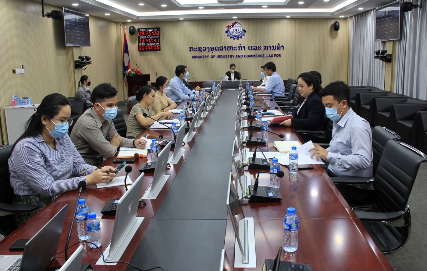Bộ Công thương Lào đề xuất 10 biện pháp giải quyết ách tắc tại cửa khẩu quốc tế Boten