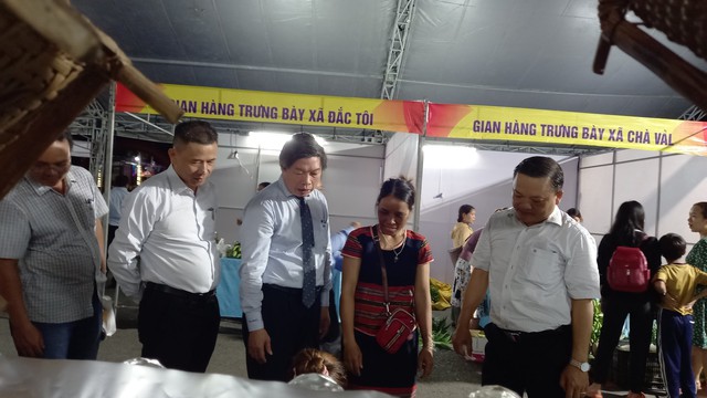 Hơn 30 gian hàng tham gia “Hội chợ thương mại biên giới Việt – Lào năm 2022”  - Ảnh 2.