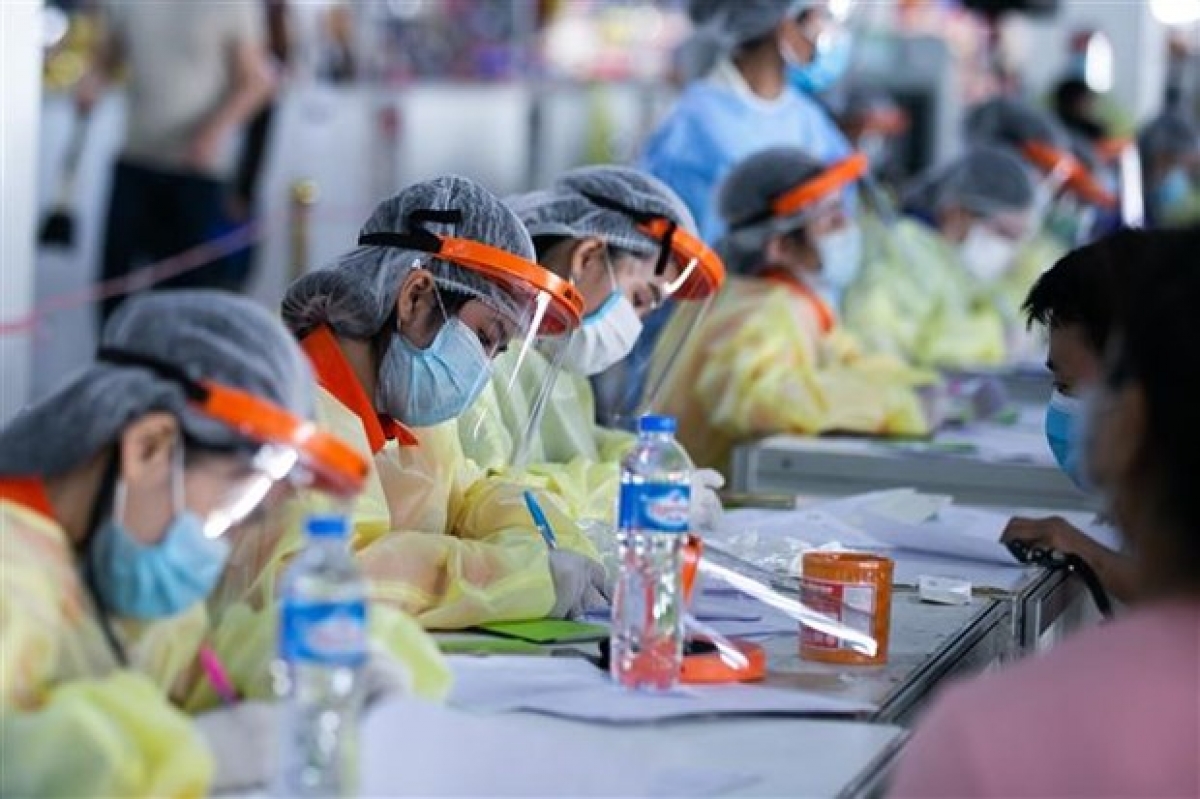 Lào khuyến cáo người dân tiêm mũi vaccine Covid-19 tăng cường