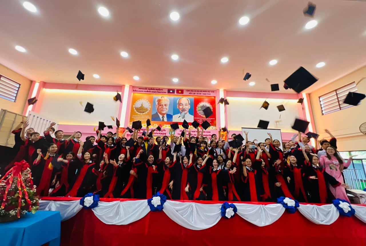 Trường song ngữ Lào-Việt Nam Nguyễn Du khai giảng năm học mới