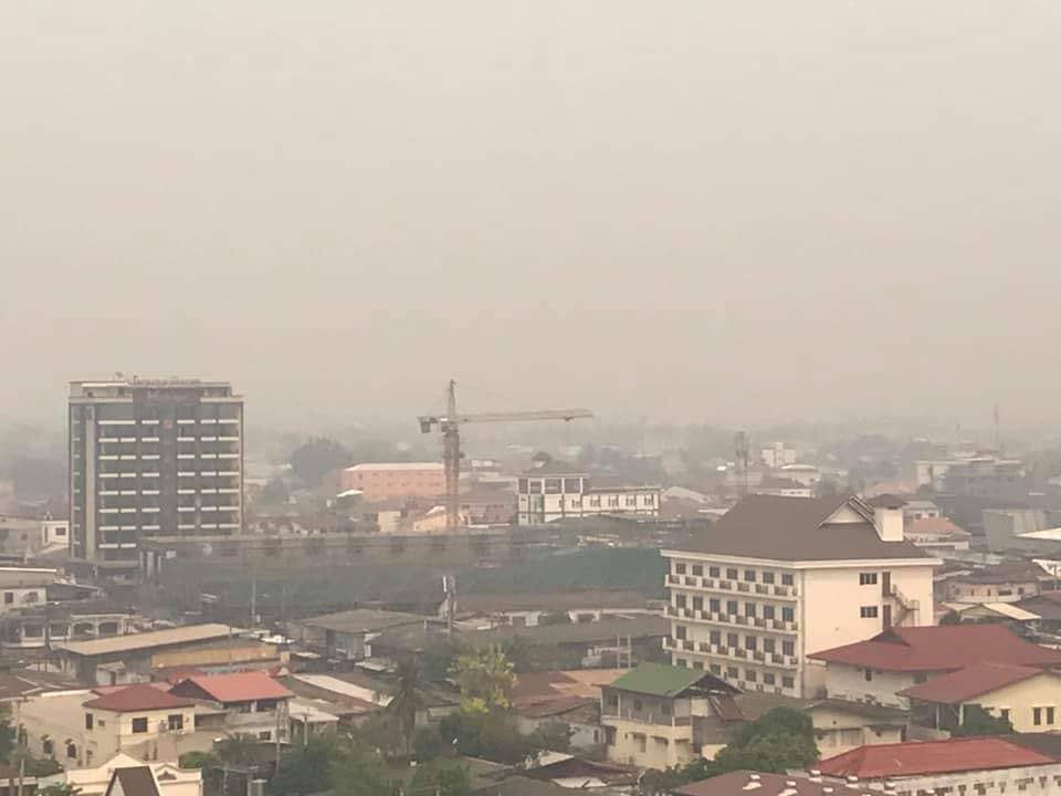 Thói quen nướng đồ ăn làm gia tăng ô nhiễm không khí tại Lào