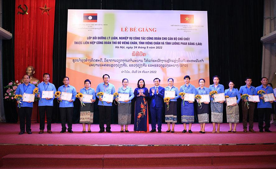 Đẩy mạnh hợp tác trong đào tạo, bồi dưỡng cán bộ Việt Nam – Lào
