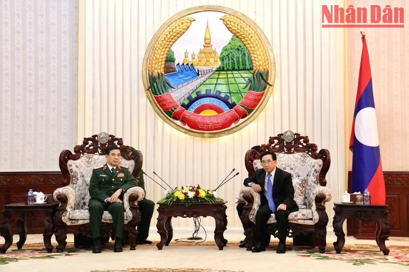 Bộ trưởng Quốc phòng Phan Văn Giang thăm chính thức Lào