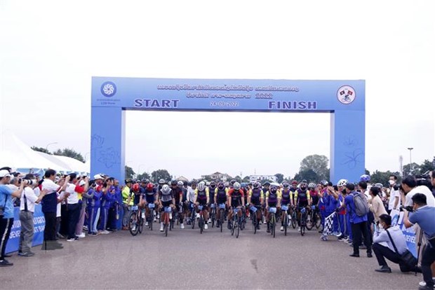 Đạp xe chào mừng kỷ niệm Năm Đoàn kết Hữu nghị Lào-Việt Nam 2022