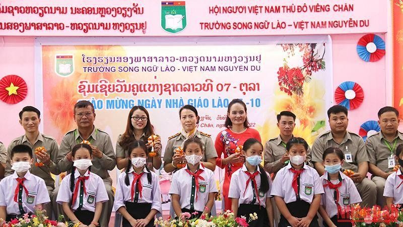 Trường song ngữ Nguyễn Du kỷ niệm Ngày nhà giáo quốc gia Lào