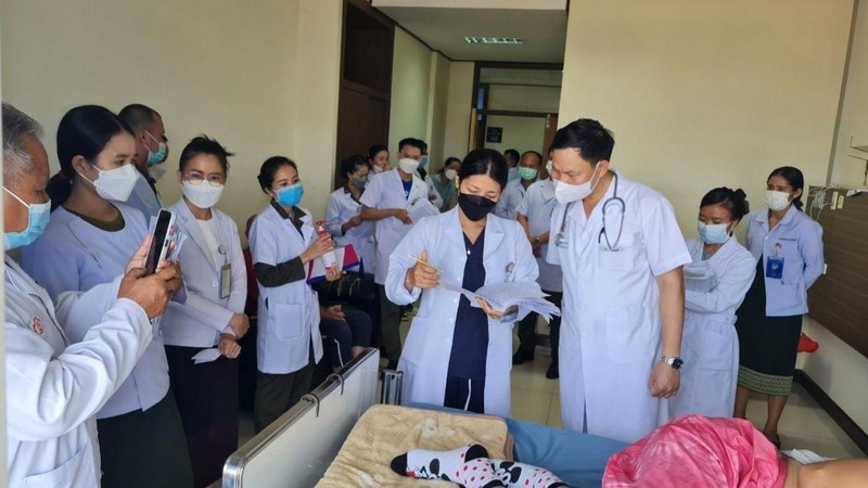 Thắm tình thầy thuốc quân y ở đất nước “Triệu Voi”