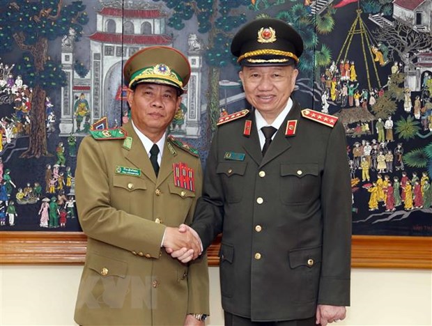 Thắt chặt hơn nữa quan hệ hợp tác Công an Việt Nam-Lào