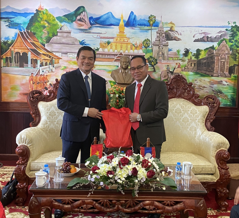 Công an TP Hồ Chí Minh thăm và trao tặng trang thiết bị cho Công an tỉnh Champasak - Lào -0