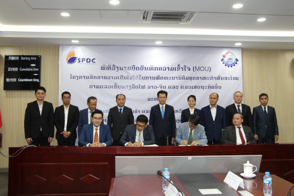 Lào nghiên cứu khả năng phát triển cộng đồng công nghiệp hiện đại dọc tuyến đường sắt Lào – Trung Quốc