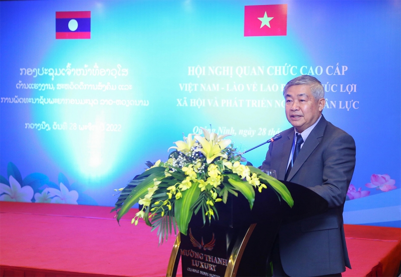 Thứ trưởng Bộ LĐ-TB&XH Nguyễn Bá Hoan và Thứ trưởng Bộ Lao động và Phúc lợi Xã hội Lào Padeuphone Sonthany phát biểu khai mạc Hội nghị
