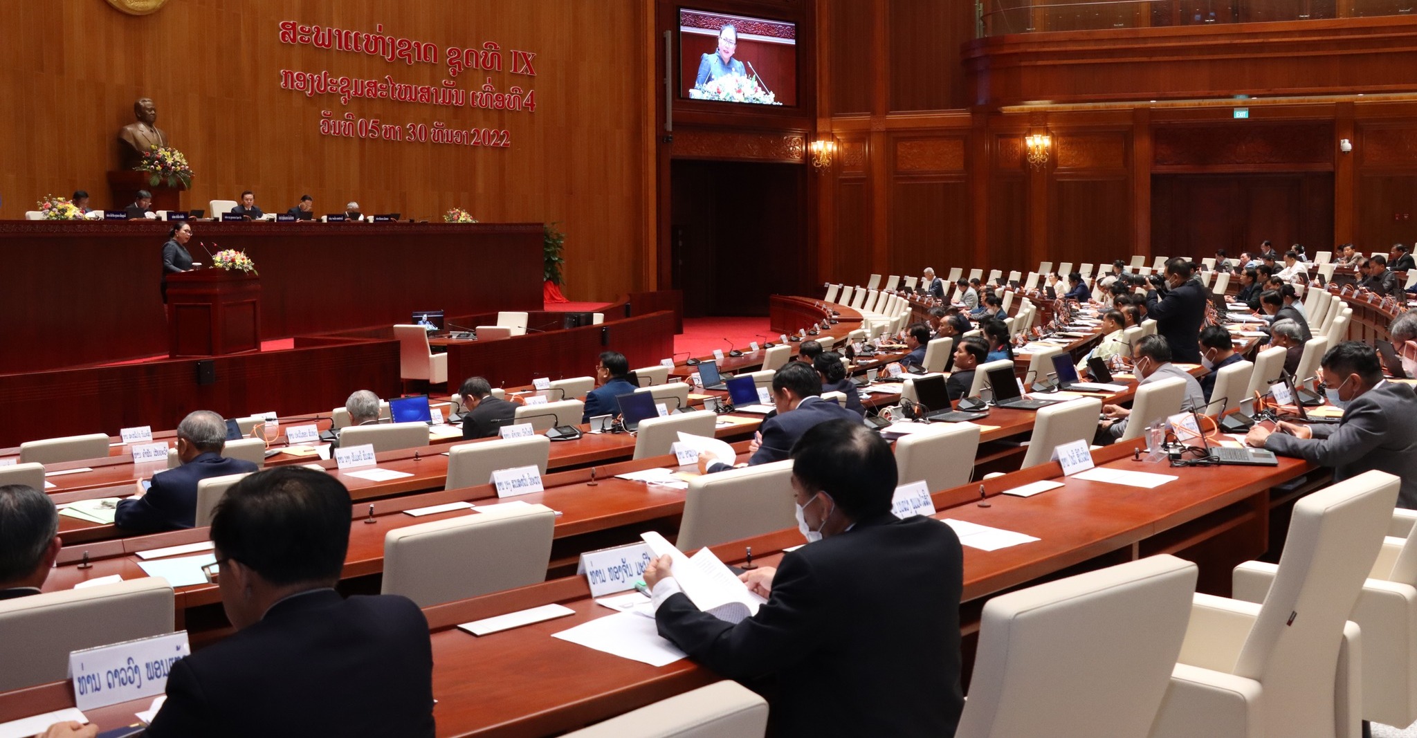 Đại biểu Quốc hội Lào: có thể học hỏi kinh nghiệm kiềm chế lạm phát của Việt Nam