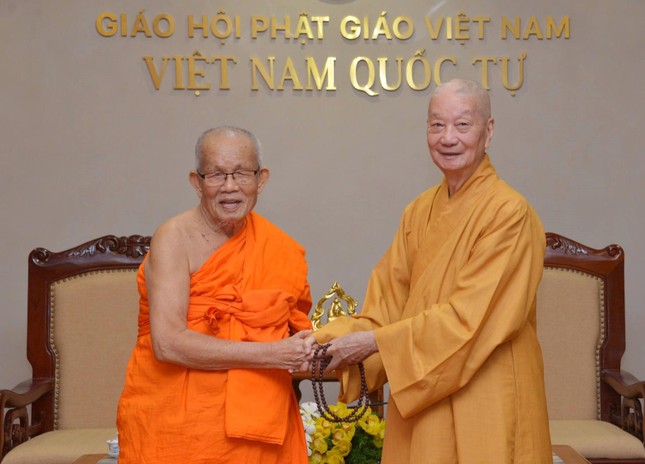 Đức Pháp chủ Thích Trí Quảng tiếp Chủ tịch Trung ương Liên minh Phật giáo Lào