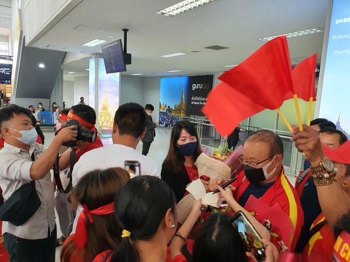 Đội tuyển Việt Nam đã đến Lào, sẵn sàng AFF Cup 2022