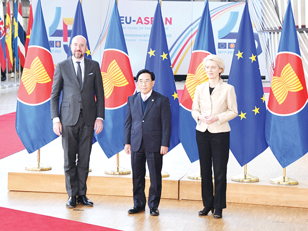 EU cam kết tiếp tục tài trợ Lào